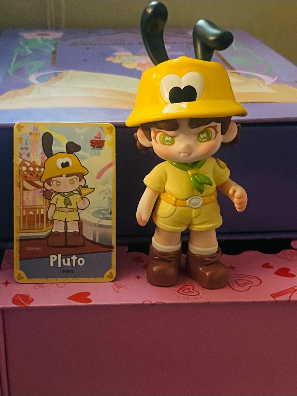 Disney Adventures Series – Pluto Figure w/ Collector Card